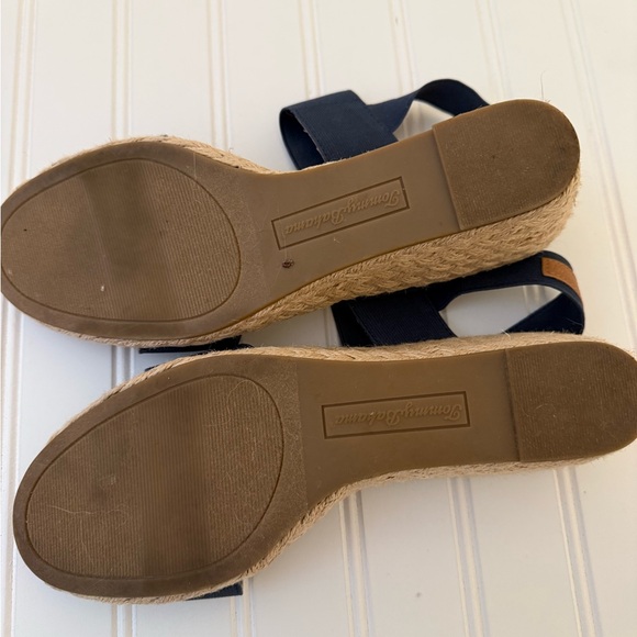 Tommy Bahama Women's Navy Sandals - Picture 5 of 6